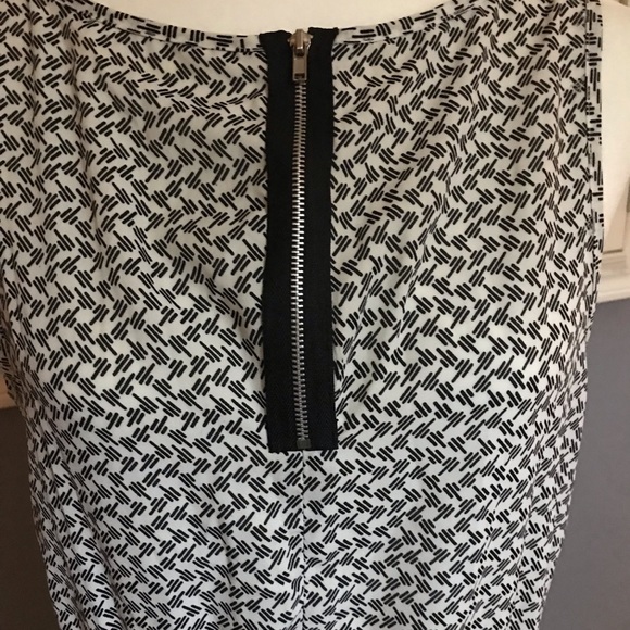 Black and white zipper sleeveless blouse size L - Picture 2 of 5